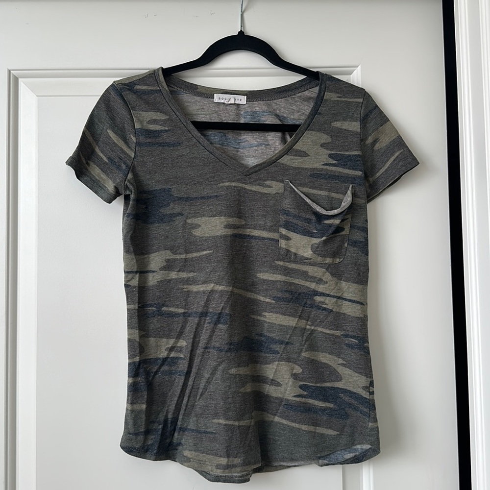Camo v-neck t-shirt